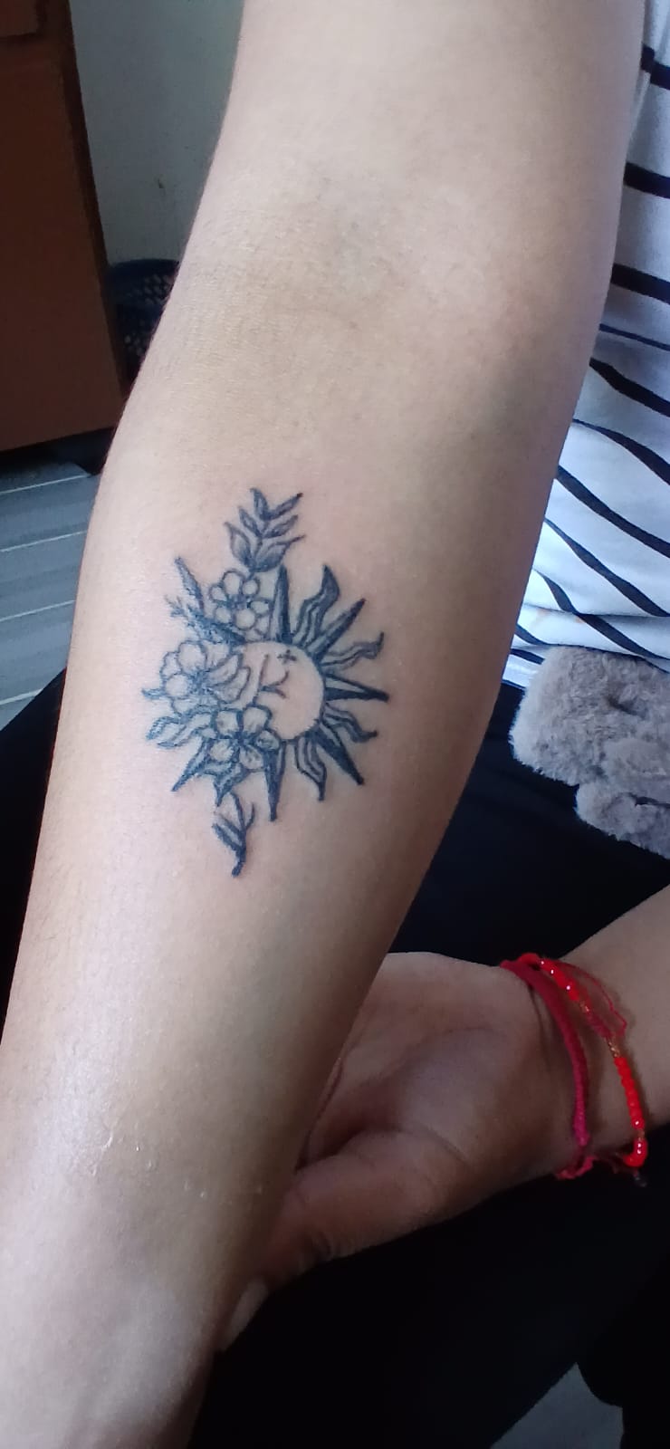 Tatuaje Sol & flora realizado en ZXM Estudio